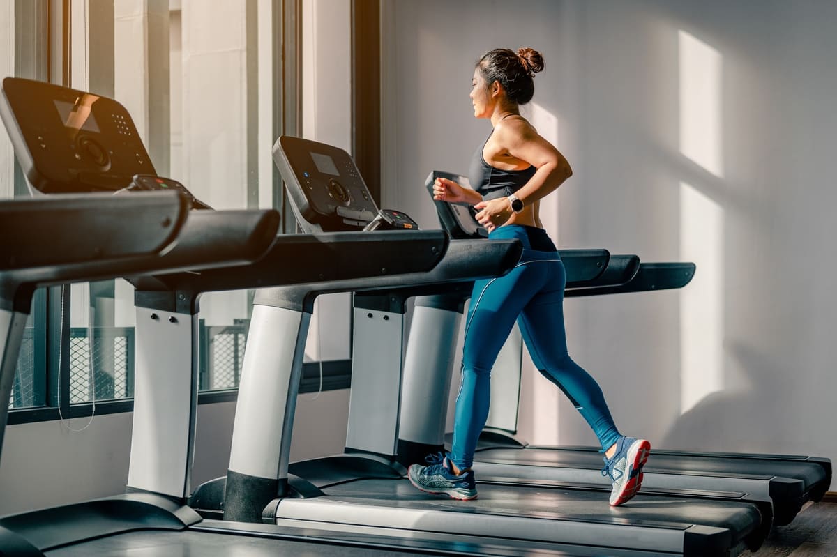 Jalan Santai Post-Makan: Olahraga Ringan yang Turunkan Gula Darah Tanpa Gym